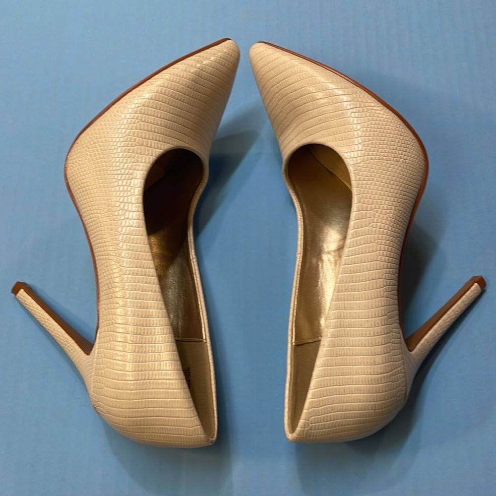 Torta Caliente Cream Faux Snakeskin Pointed Toe High Heel Pumps Women’s Sz 8 - Picture 7 of 10